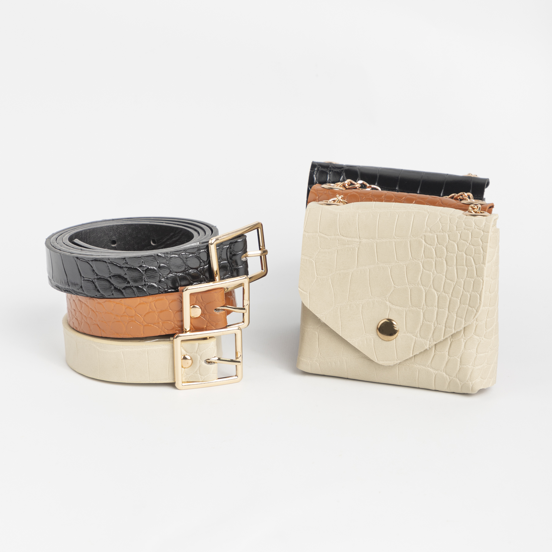 CINTO CON CARTERA ESTILO RIÑONERA MEDIANA