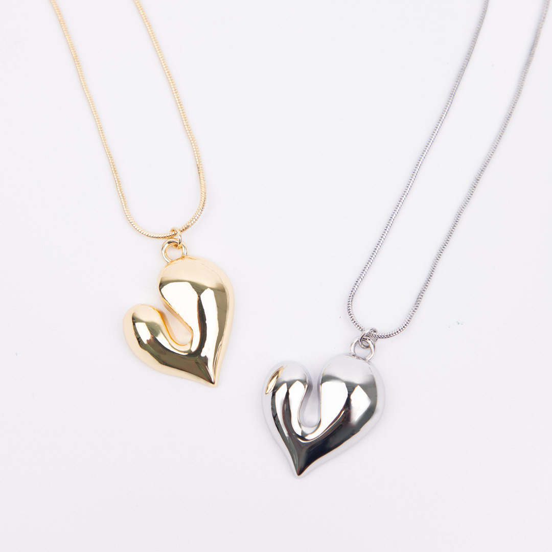 COLLAR LARGO DE CORAZON