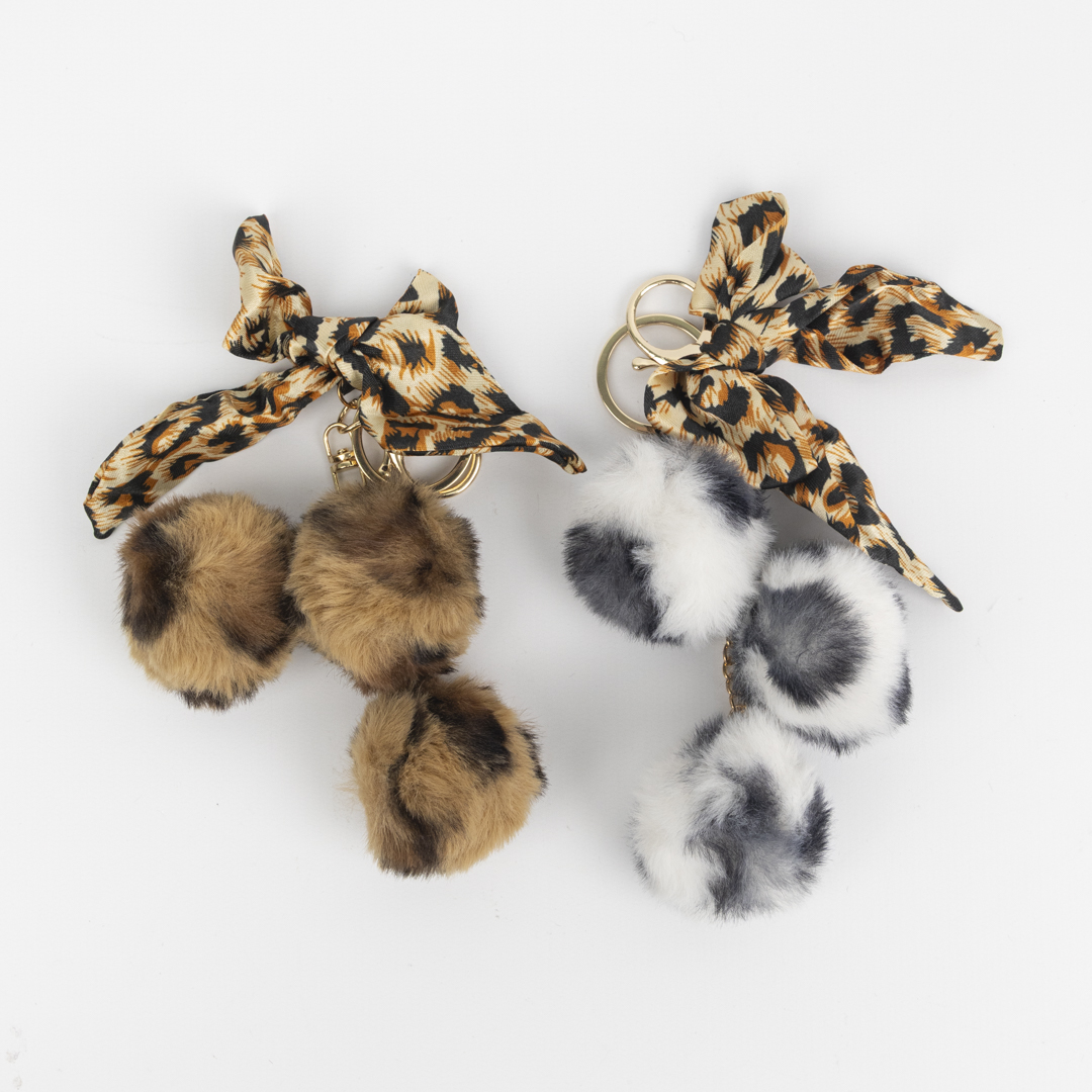 LLAVERO CHARMS POMPON CON LAZO